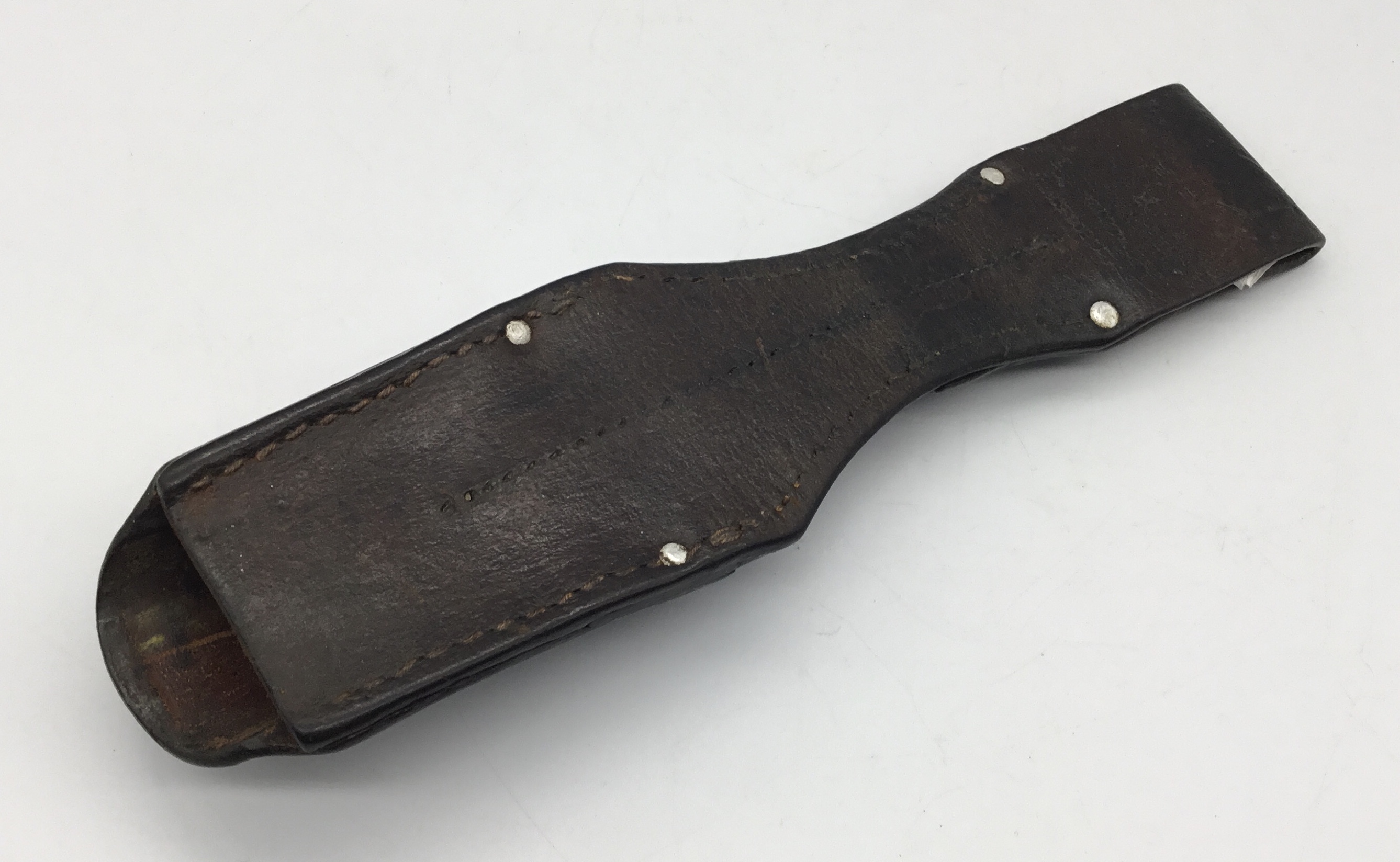 A scarce WW2 era Kriegsmarine leather frog for the the K98 bayonet. Of standard shape and form, a - Image 3 of 5