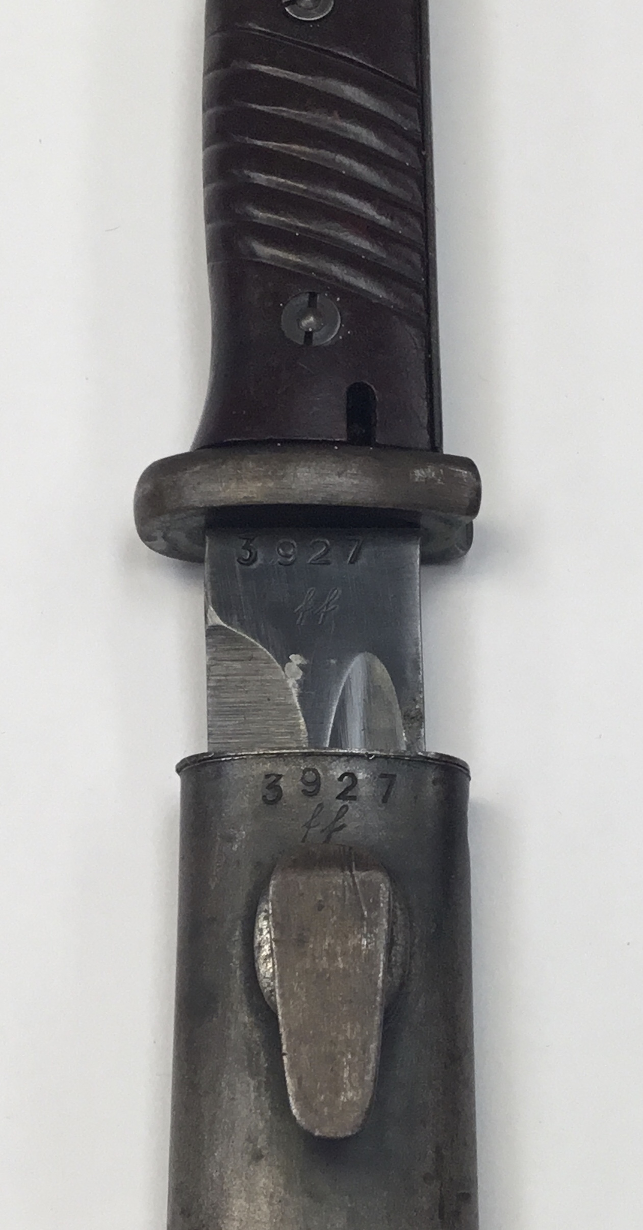 WW2 1943 dated K98 bayonet, with matched numbers to bayonet and scabbard. Of standard form, with - Bild 2 aus 8