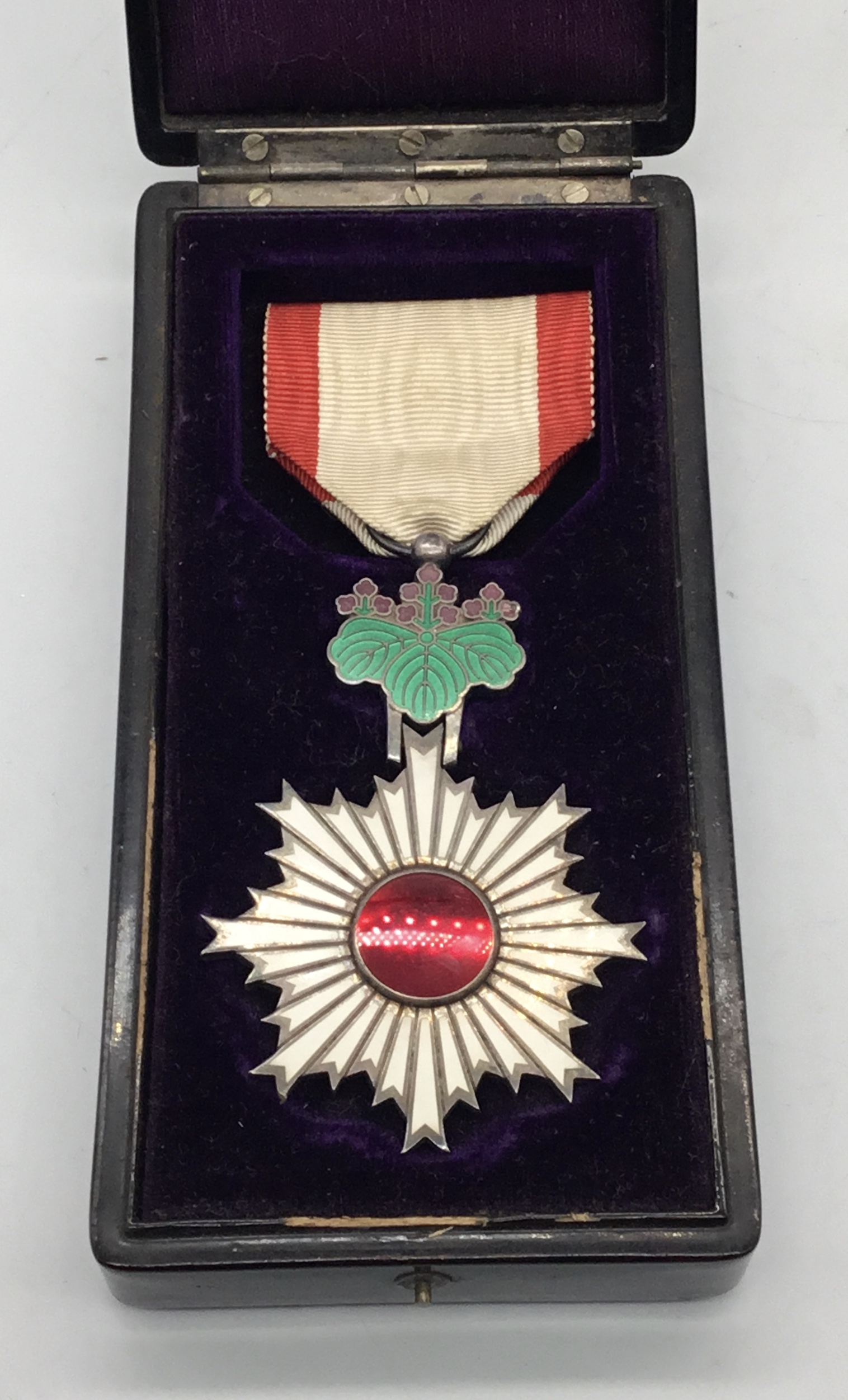 A good collection of WW2 era Japanese awards and decorations. 4 are complete with their original - Image 4 of 9
