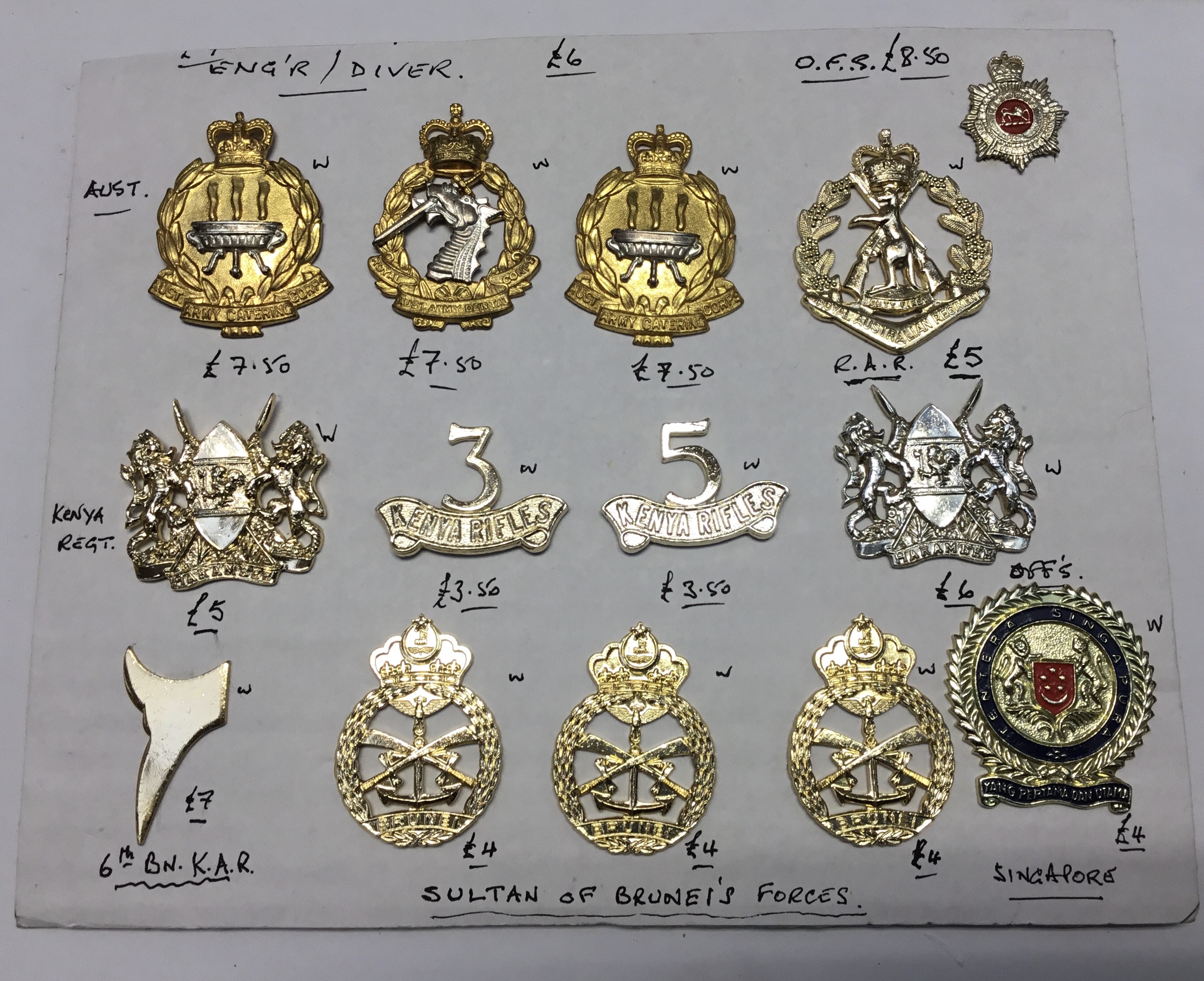 A selection of various military badges, and other items. To include: a board containing modern cap - Image 2 of 8