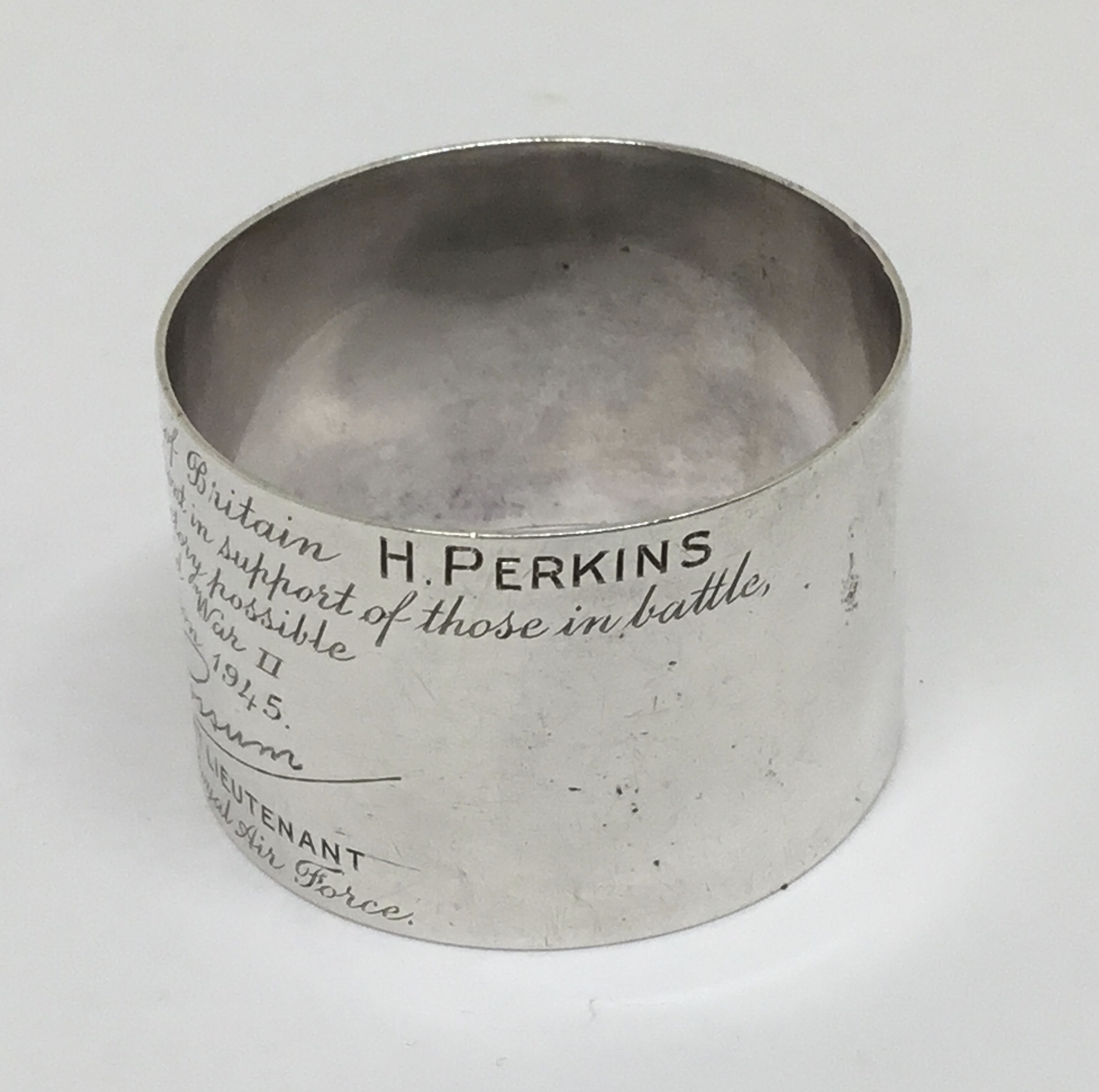 An unusual WW2 era R.A.F related sterling silver napkin ring, apparently gifted by a Flight - Image 2 of 4