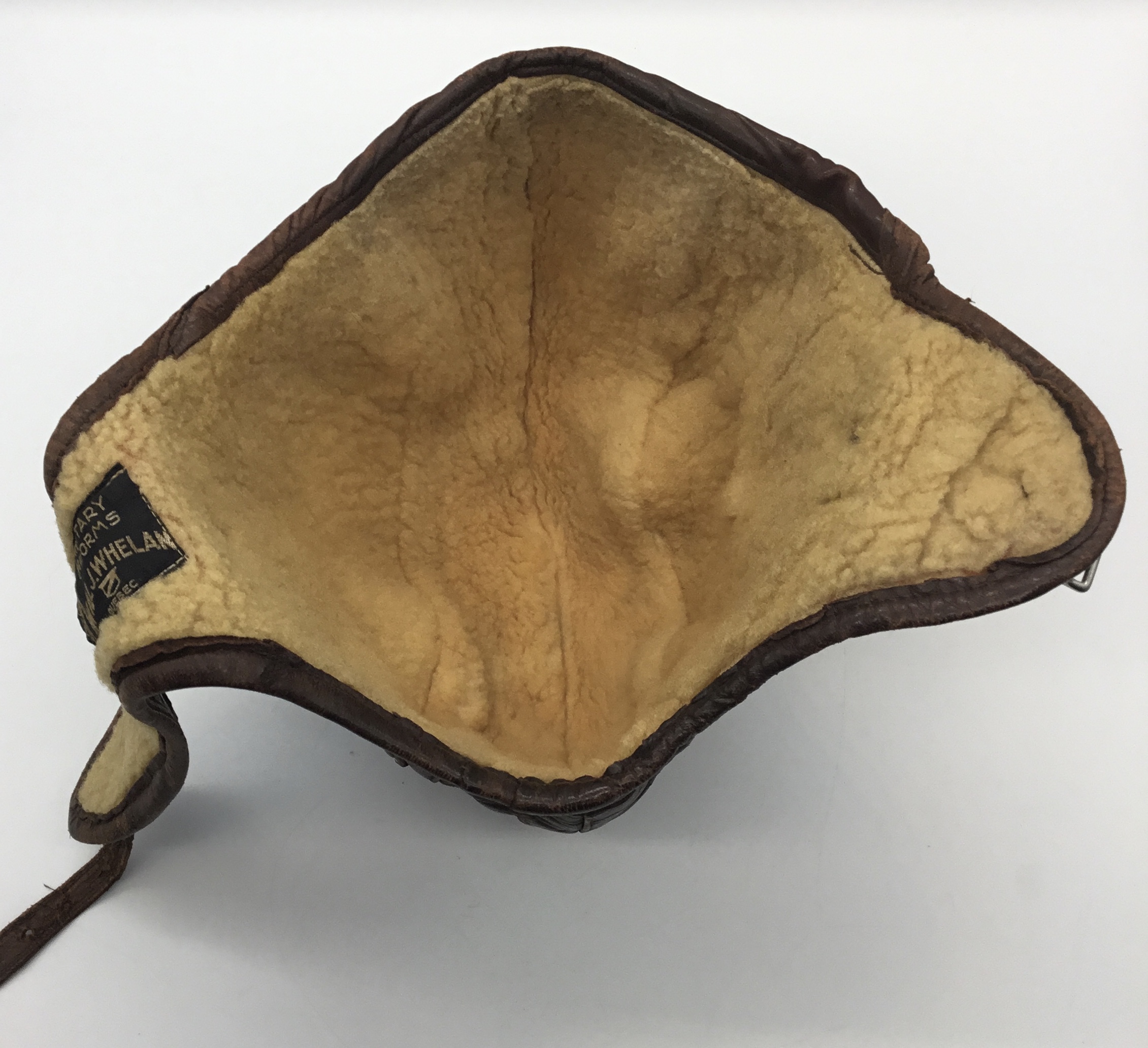 A Canadian made, leather flying hat, possibly WW1 or interwar era. With a soft and supple brown - Bild 6 aus 7