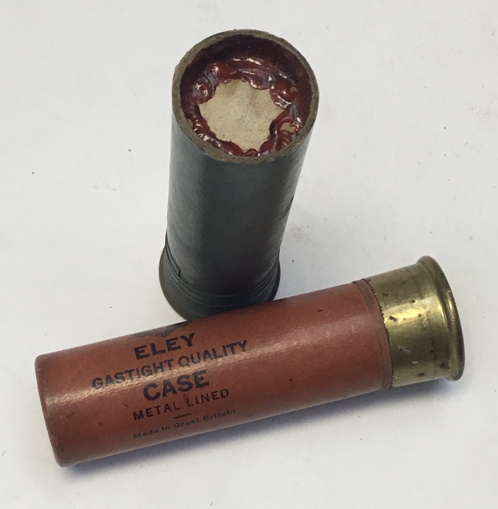 One unfired pre-war 4bore Eley gastight quality paper-case metal-lined shotgun cartridge in red - Image 2 of 3