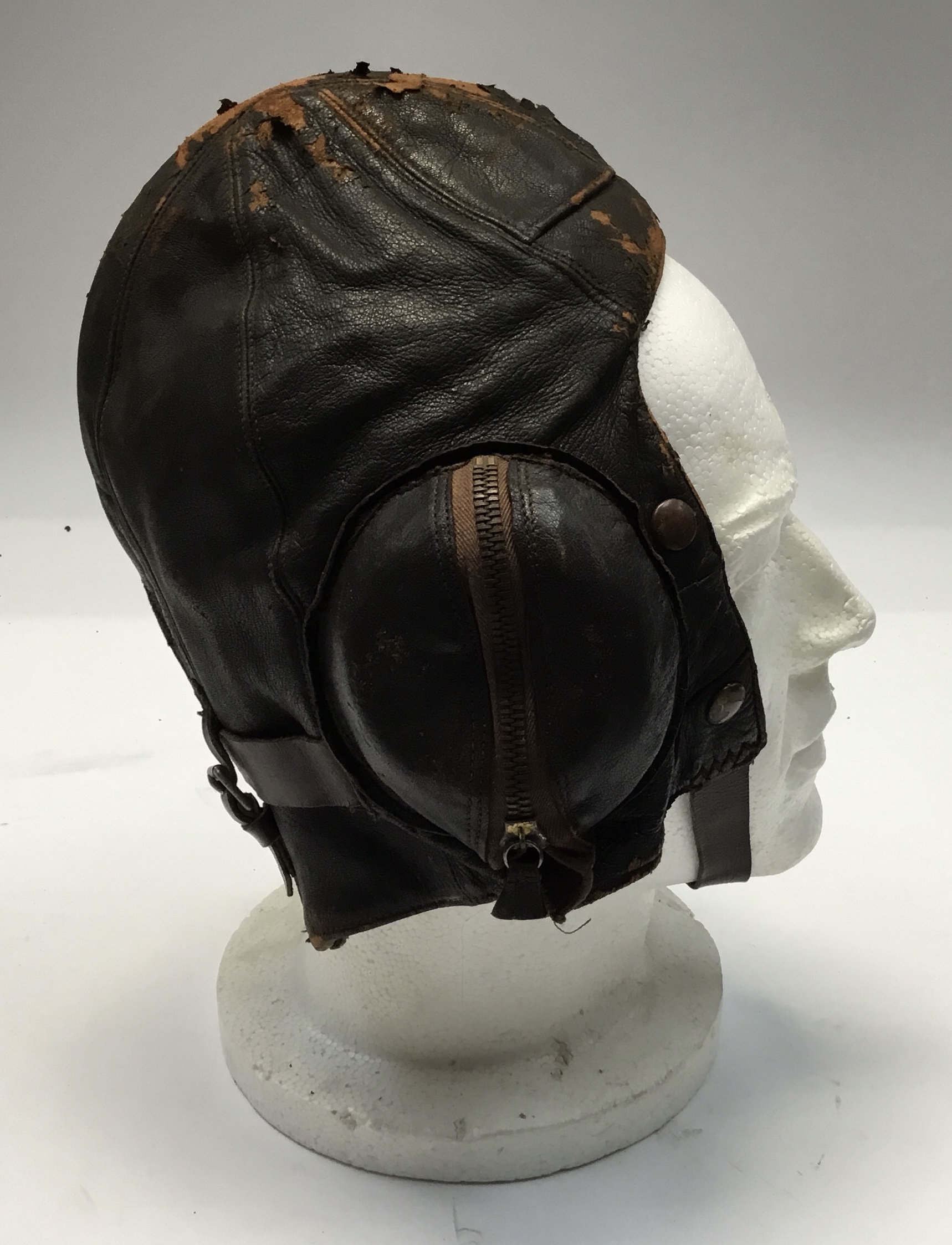 A WW2 era, 1941 dated B Type Royal Air Force leather flying helmet, made by Frank Bryan Limited of - Image 5 of 7