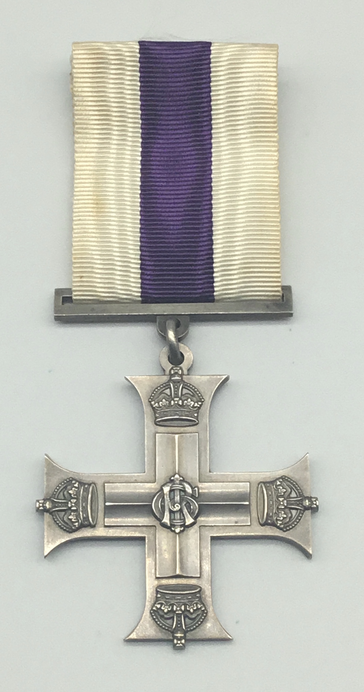 An original WW1 era Military Cross, complete with original fitted case. Unnamed as issued, with silk - Image 4 of 10