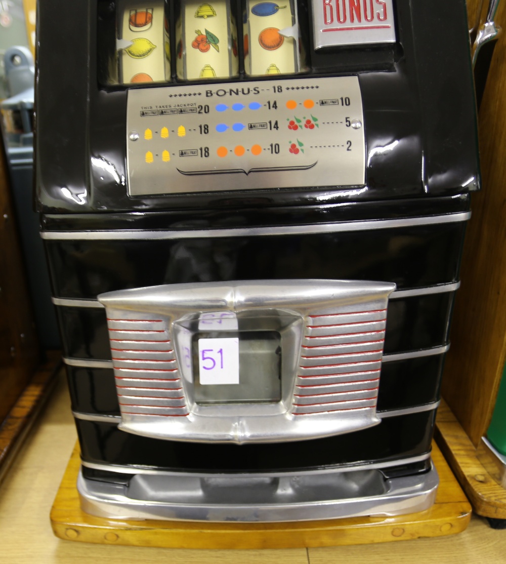 Mills Bell-o-Matic Bonus Hightop 1948 One Arm Bandit. The Bonus is another machine in the - Image 3 of 6