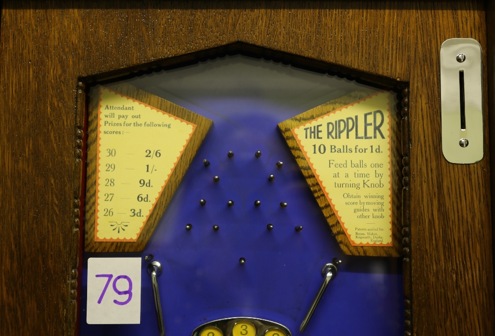 Bryans Works Rippler Skill Machine 1934. In this game, ten balls would fall from the top of the - Bild 2 aus 7