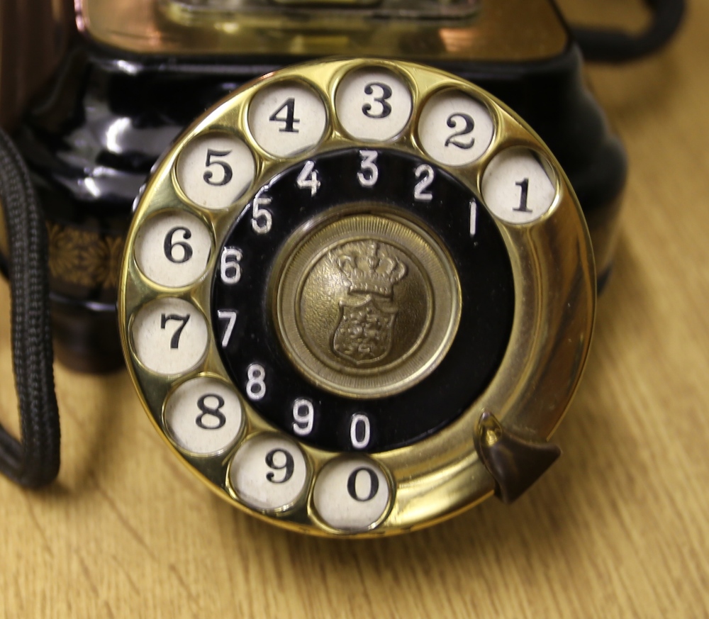 A 20th century ornate crank telephone, Expoga, Denmark with black enamel and gilt decoration. Please - Image 5 of 6