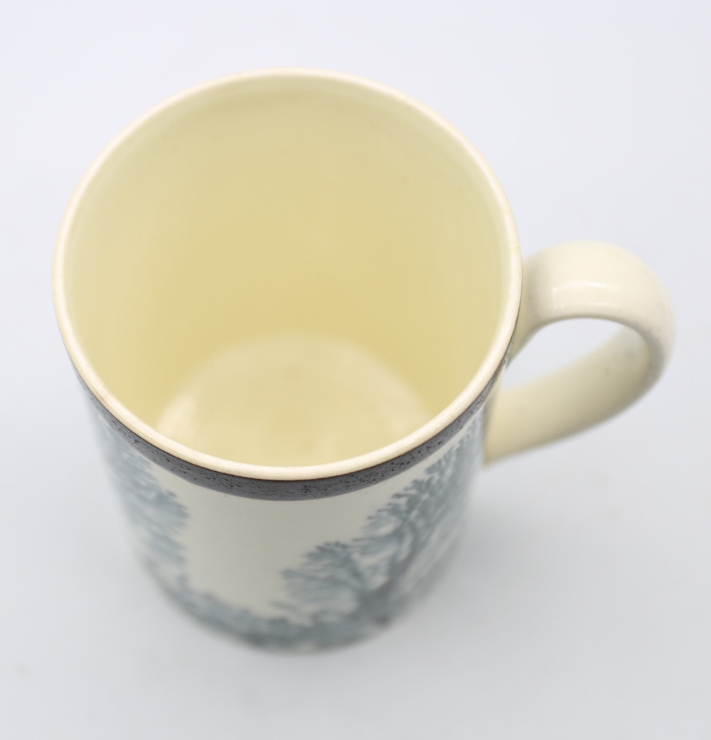 A  creamware Mocha mug, cream ground with blue/grey feathered trees, with a black band to the top - Bild 7 aus 8