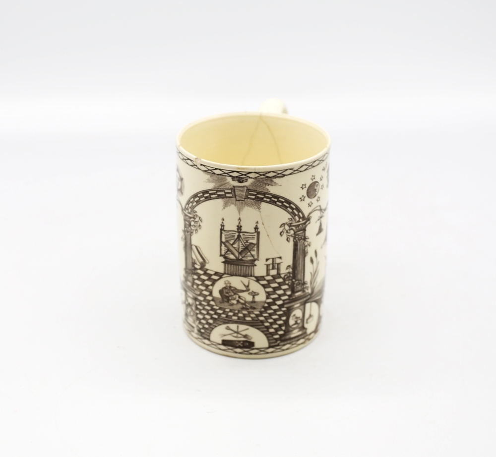 A small Leeds creamware mug with Masonic engravings.  Circa 1780-1800. Size 9.5cm high  Condition. - Bild 4 aus 14