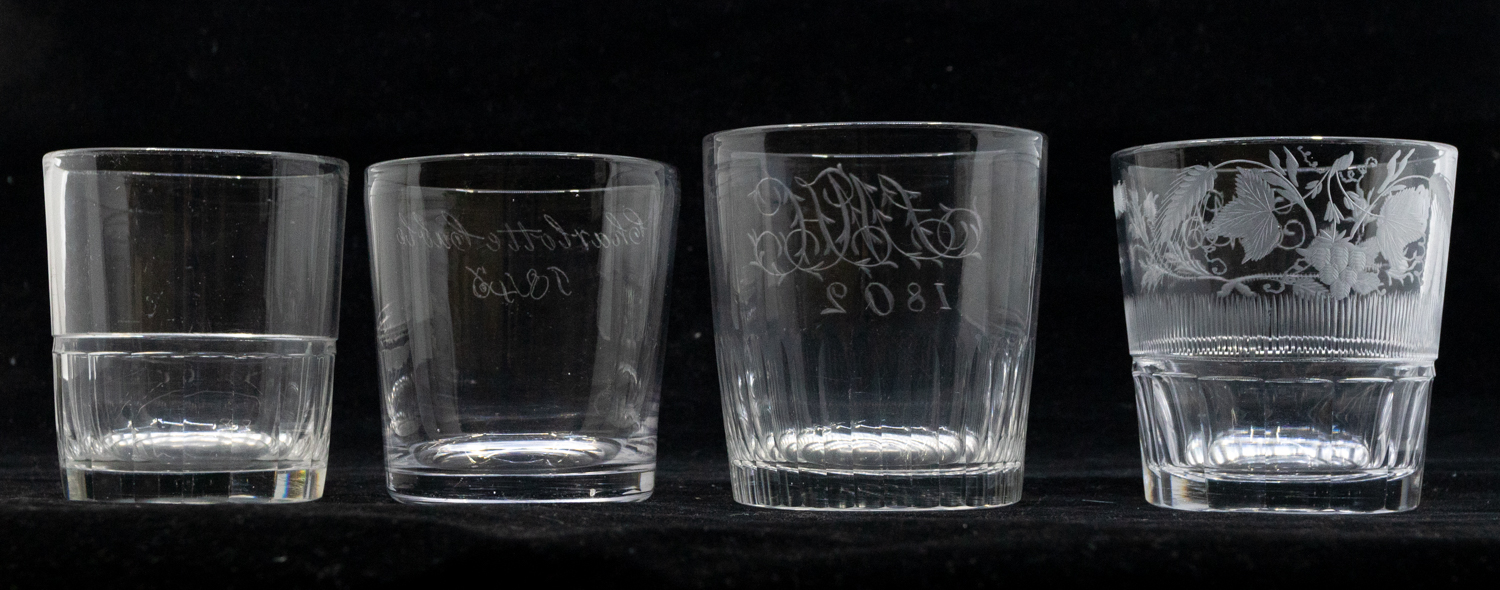 A collection of early ro mid 19th Century glass tumblers with etched detail to bowls. - Image 3 of 7