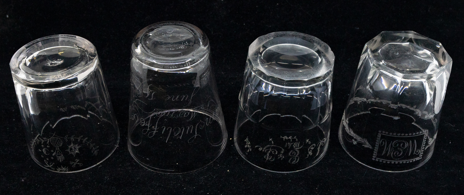 A collection of early to mid 19th Century glass tumblers with etched detail to bowls. - Image 5 of 7