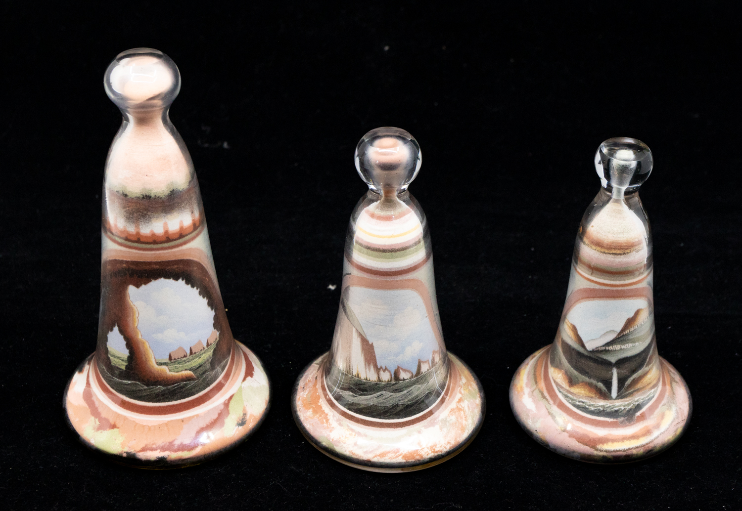 Three early 20th Century Isle of Wight curiosity sand sculptures in bottles, labels to base. - Bild 2 aus 5