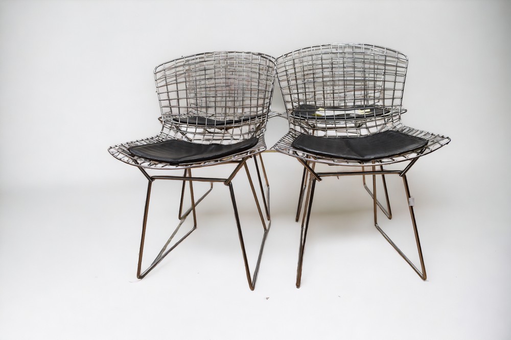 Harry Bertoia, for Knoll, a set of four chrome mesh chairs, complete with leather pads - Image 3 of 4