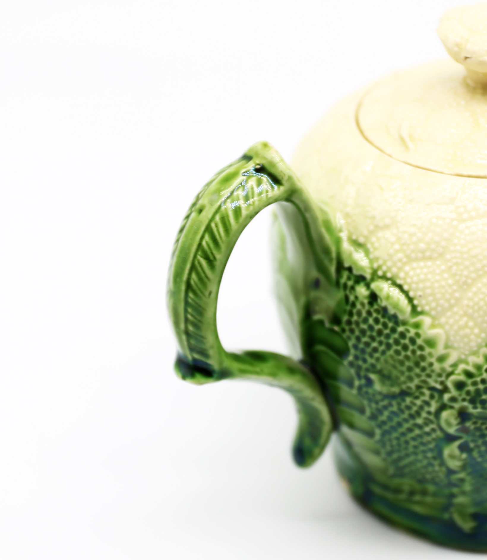 A Wedgwood 18th century creamware ‘Cauliflower’ teapot and cover. Moulded as a cauliflower decorated - Image 9 of 15