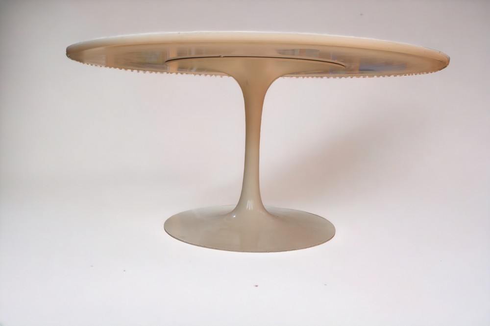 An Arkana circular dining table of white formica, diameter 150cm, on a shaped metal stand - Image 3 of 4