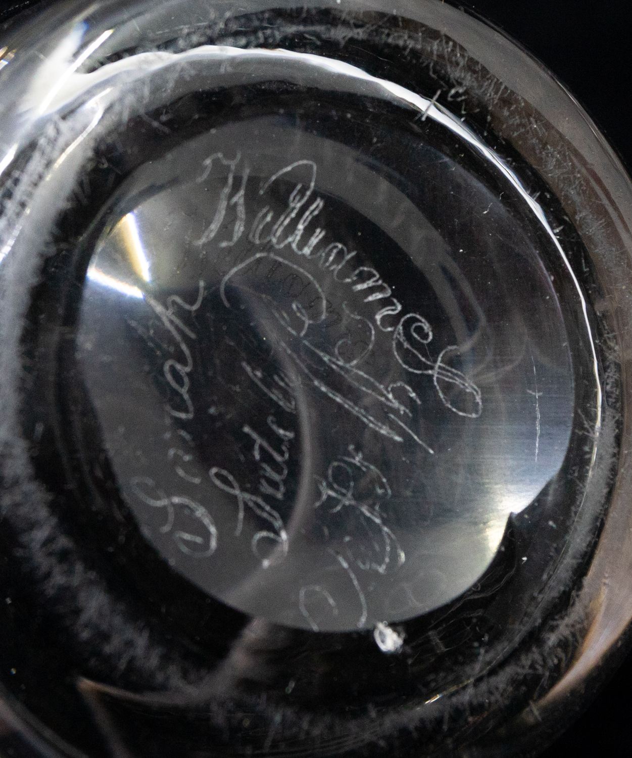 A collection of early to mid 19th Century glass tumblers with etched detail to bowls. - Image 7 of 7