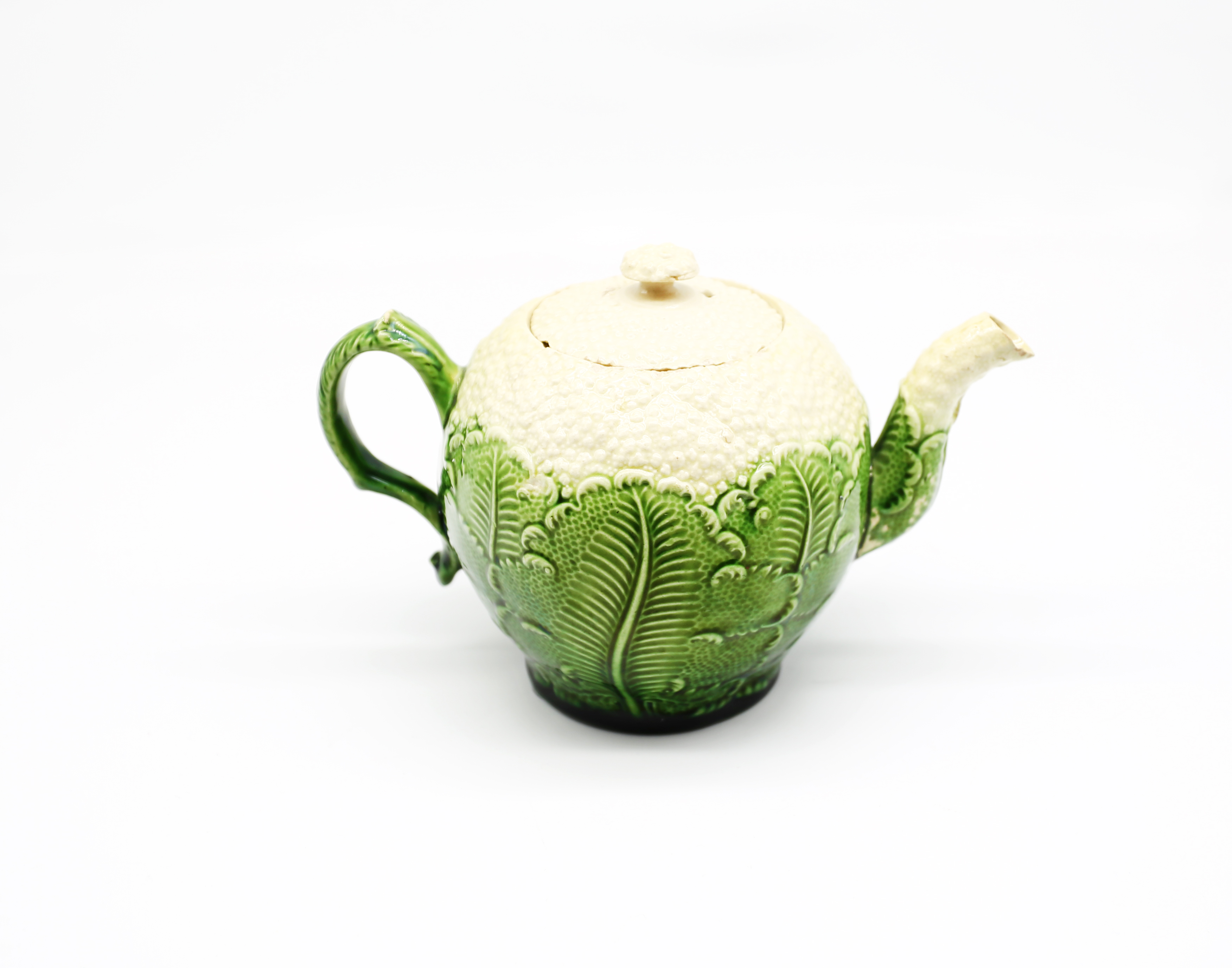 A Wedgwood 18th century creamware ‘Cauliflower’ teapot and cover. Moulded as a cauliflower decorated - Image 3 of 16