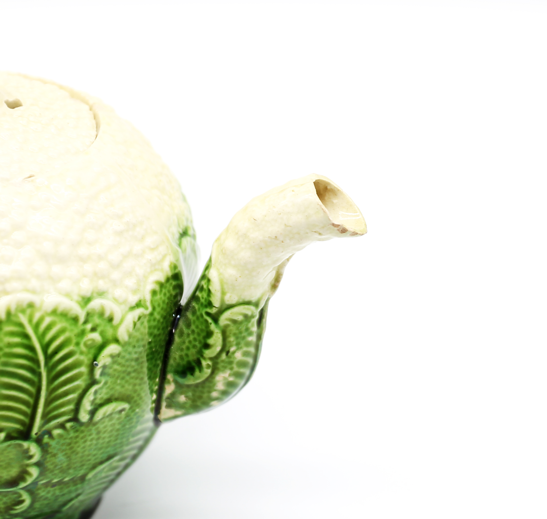 A Wedgwood 18th century creamware ‘Cauliflower’ teapot and cover. Moulded as a cauliflower decorated - Image 6 of 16