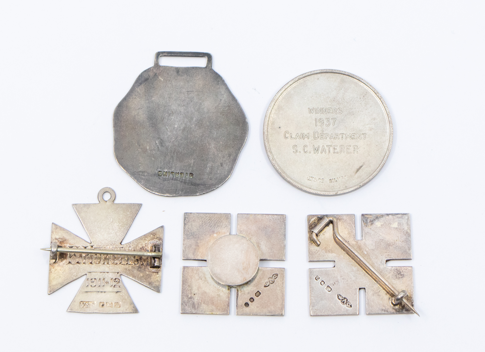 A Queen Elizabeth II silver brooch, of stylised cross shape, pin to reverse, and a matching stud - Image 2 of 2