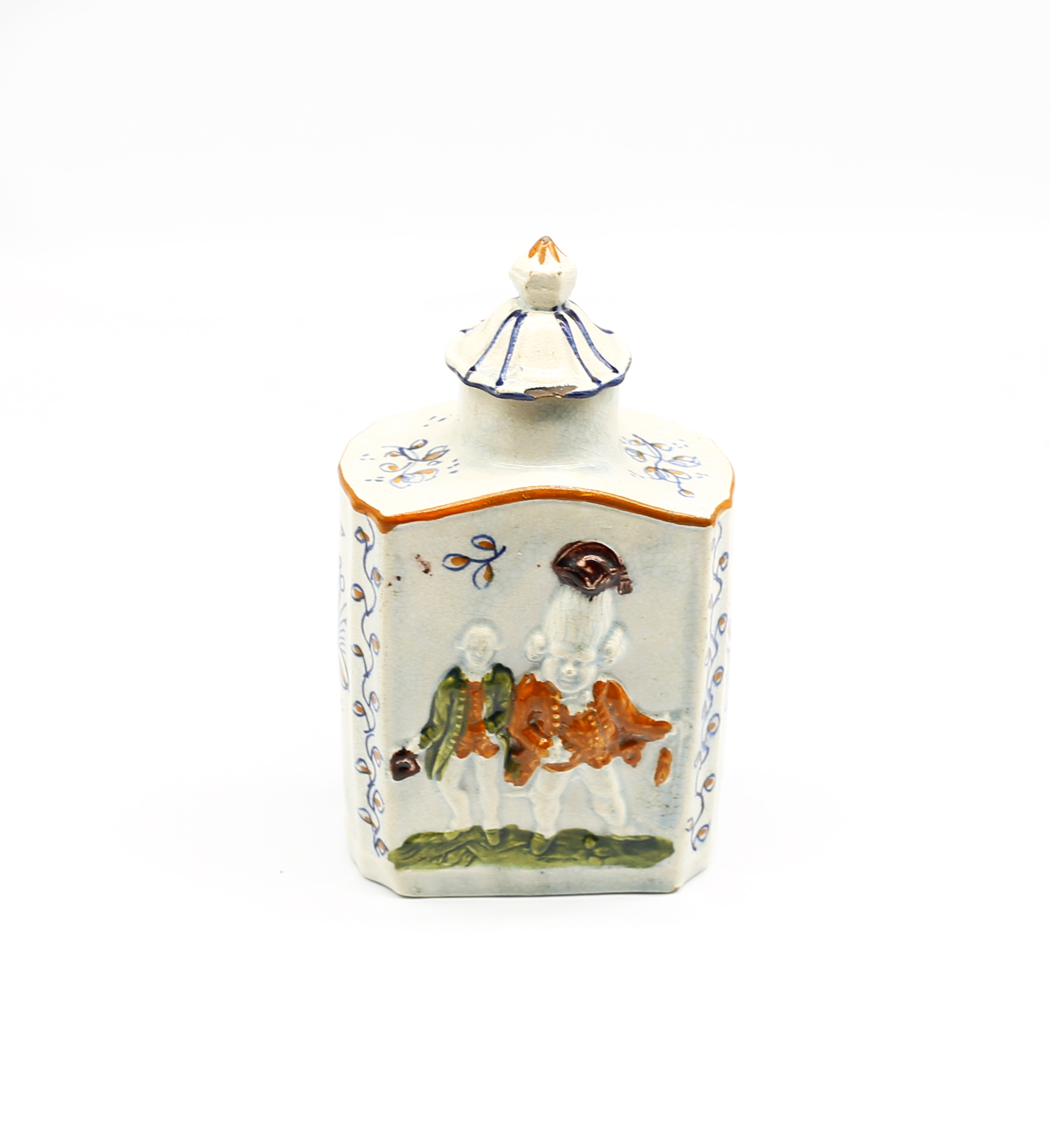 A Prattware tea caddy and cover with ‘macaroni ‘ figures moulded to the body. Decorated in green, - Image 3 of 8