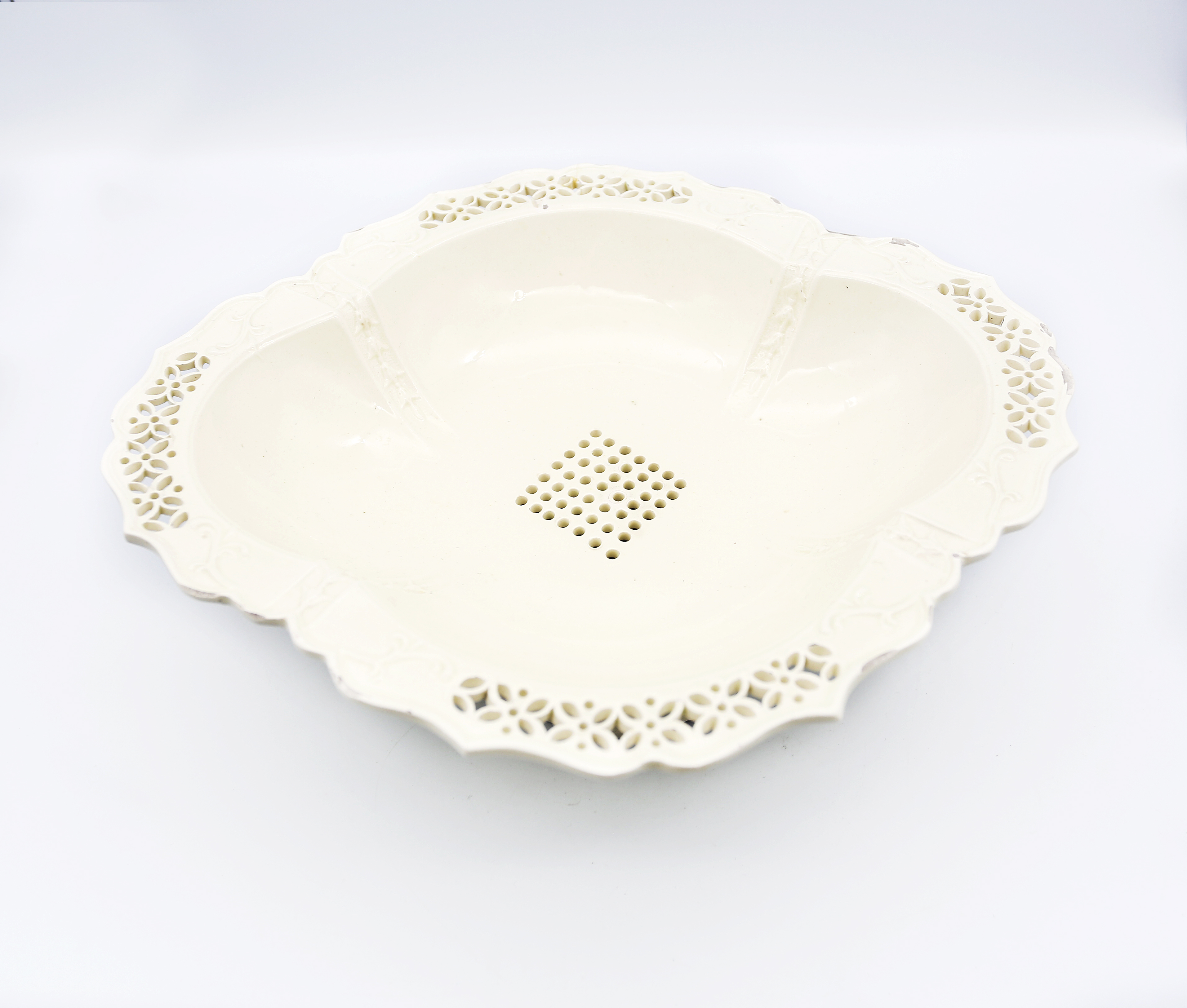 A creamware oval pedestal dish, with a fluted pierced rim and centre Circa 1800. Size 31x28cm