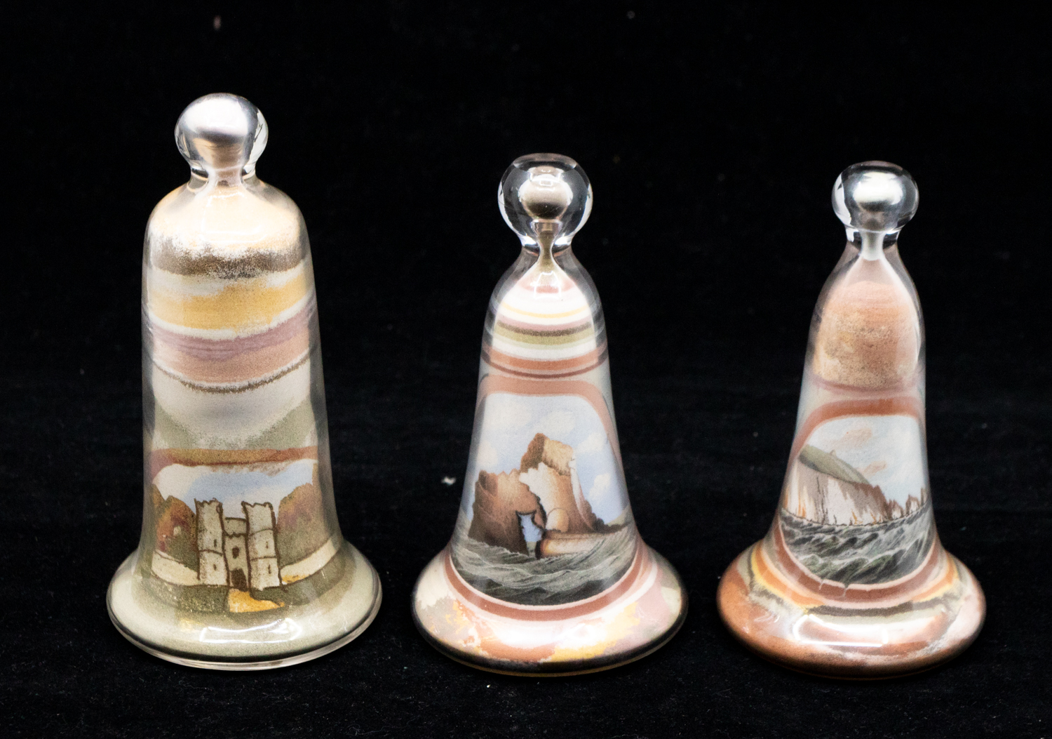 Three early 20th Century Isle of Wight curiosity sand sculptures in bottles, labels to base. - Bild 2 aus 4