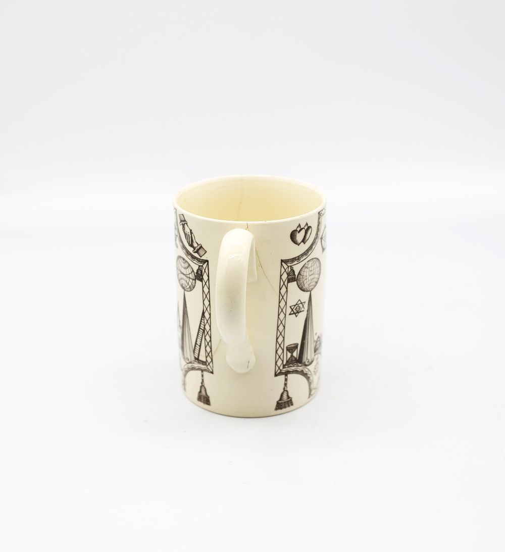 A small Leeds creamware mug with Masonic engravings.  Circa 1780-1800. Size 9.5cm high  Condition. - Bild 2 aus 14