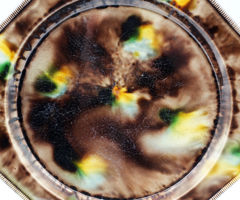 A Staffordshire octagonal Whieldon plate, sponge decorated in brown, green and yellow.  Circa - Bild 2 aus 8