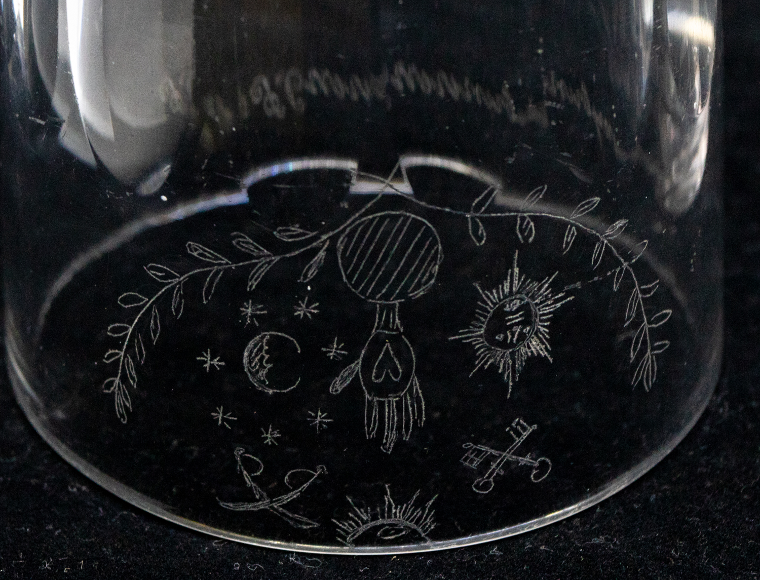 A collection of early to mid 19th Century glass tumblers with etched detail to bowls. - Bild 2 aus 7
