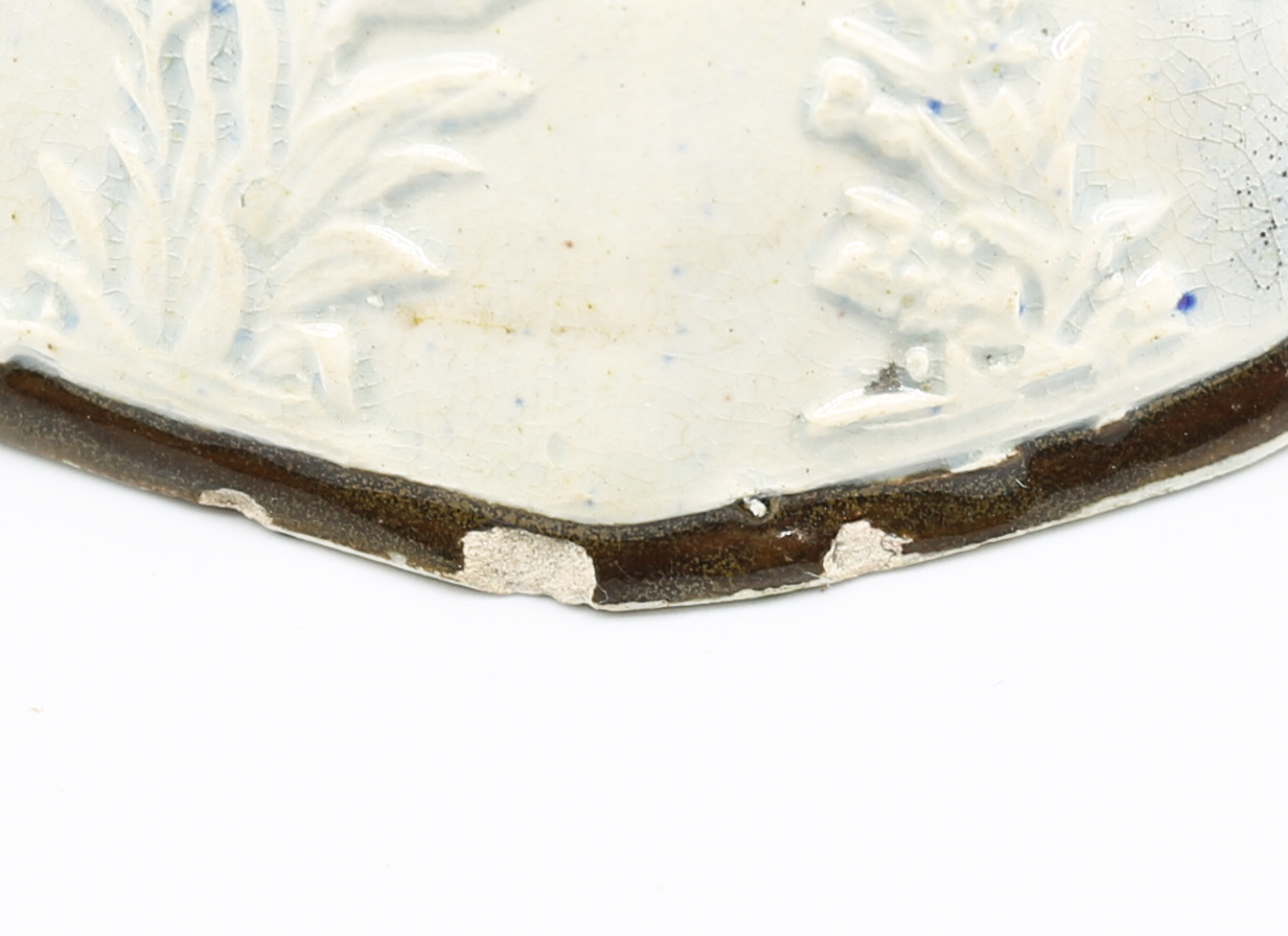 A pearlware model of a recumbent lion laying on a grassy mound on a base with moulded relief.  Circa - Bild 5 aus 8