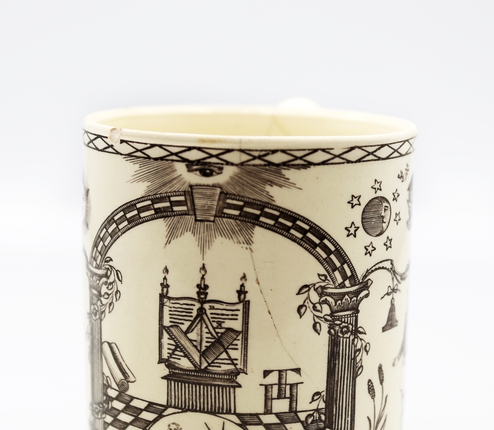 A small Leeds creamware mug with Masonic engravings.  Circa 1780-1800. Size 9.5cm high  Condition. - Bild 10 aus 14