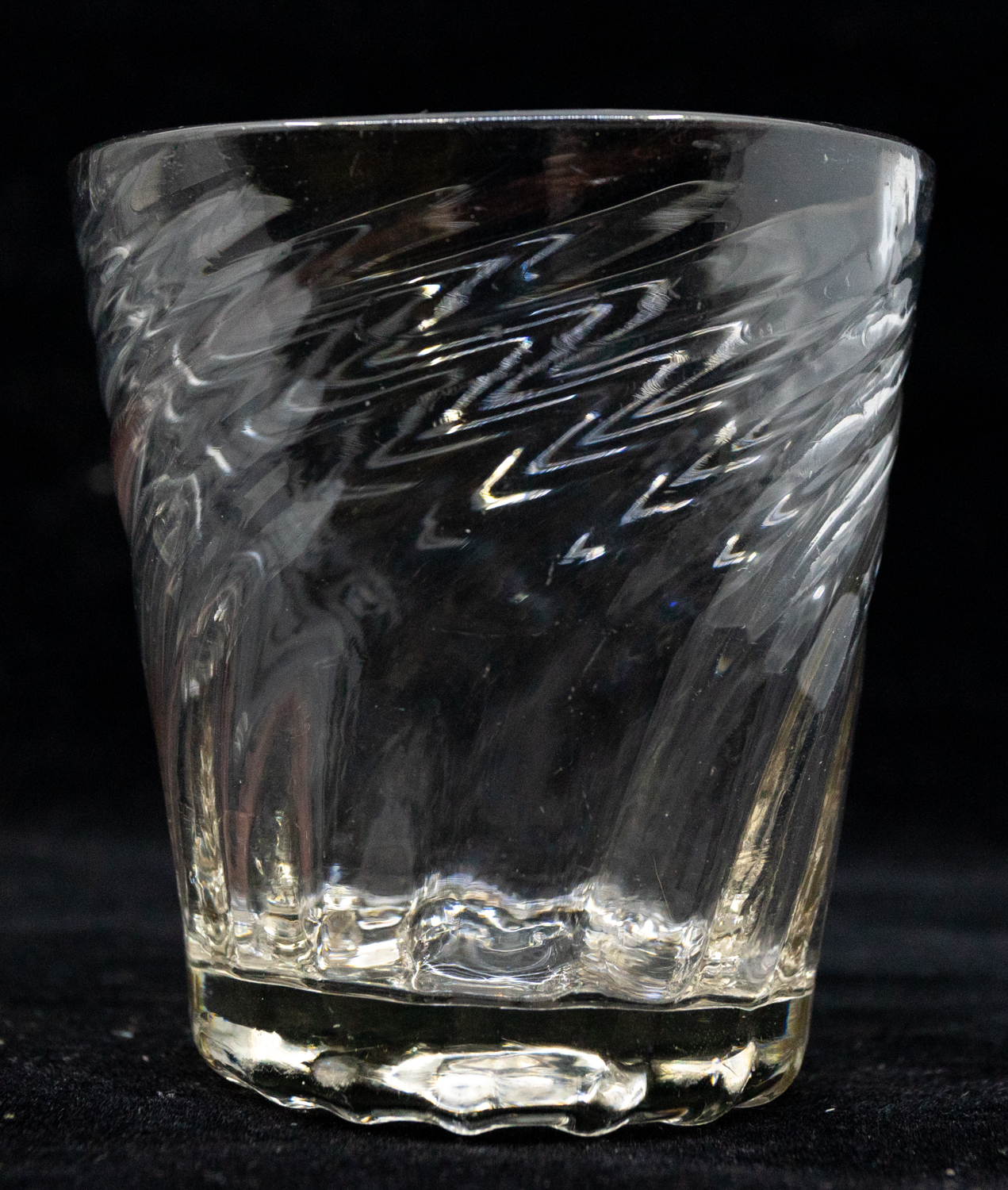 A collection of ale glasses, fluted and plain along with a small twisted gin glass, all late 18th - Image 3 of 6