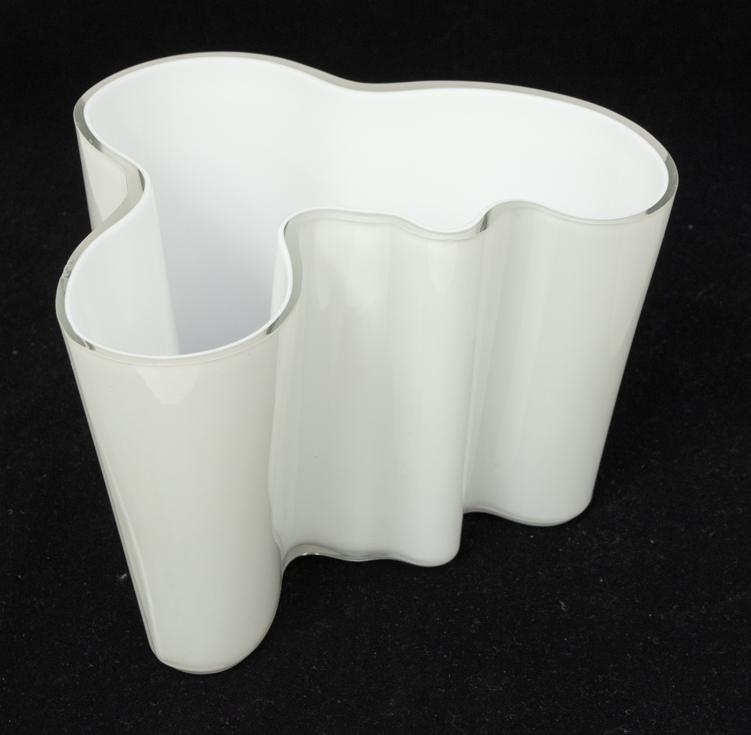 A 20th century Alvar Aalto, Finnish glass vase, of abstract shape in white colourway, signed - Image 3 of 4