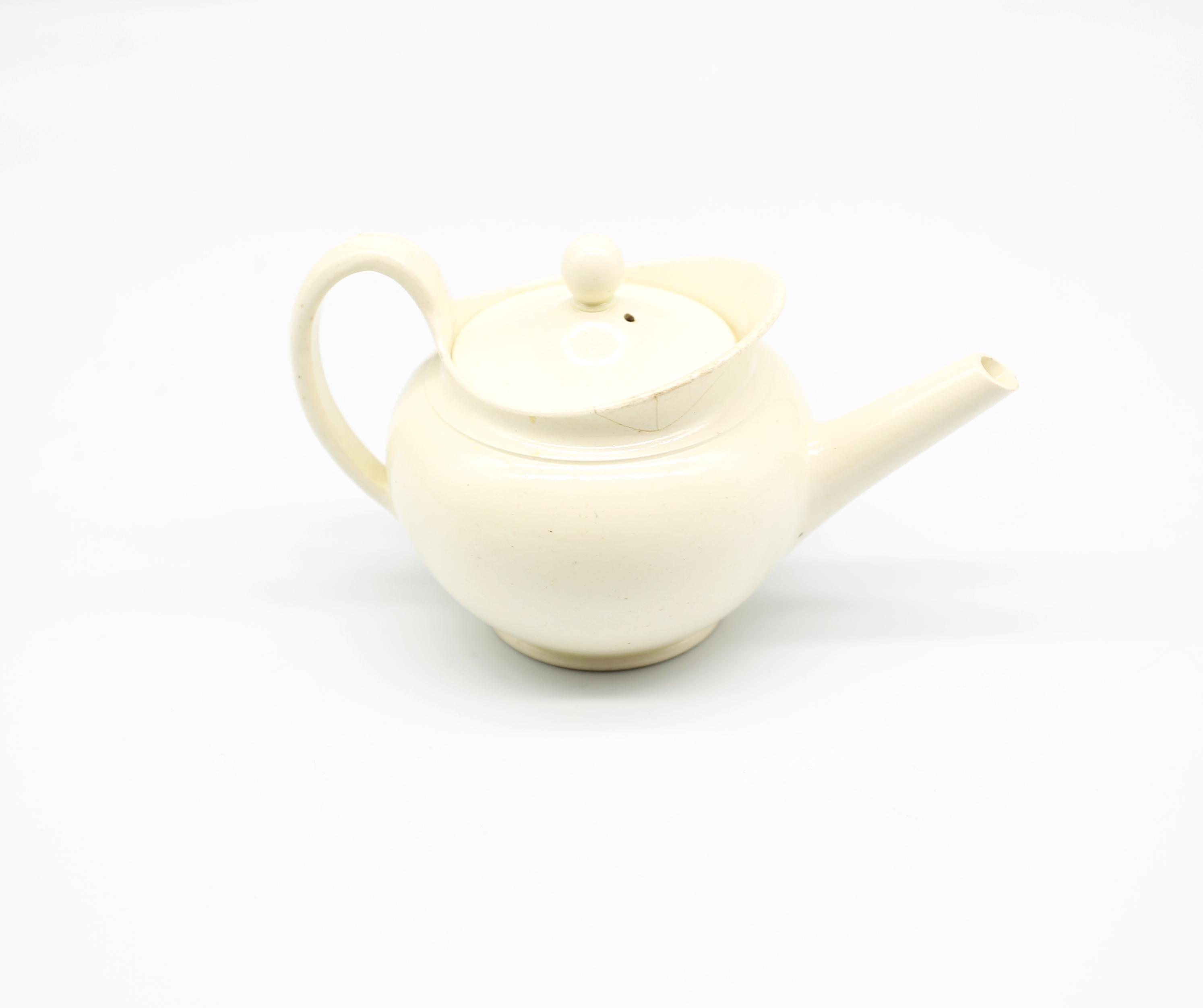 A miniature Wedgwood creamware teapot and cover, with a flared lip. Impressed WEDGWOOD  Circa - Image 3 of 15