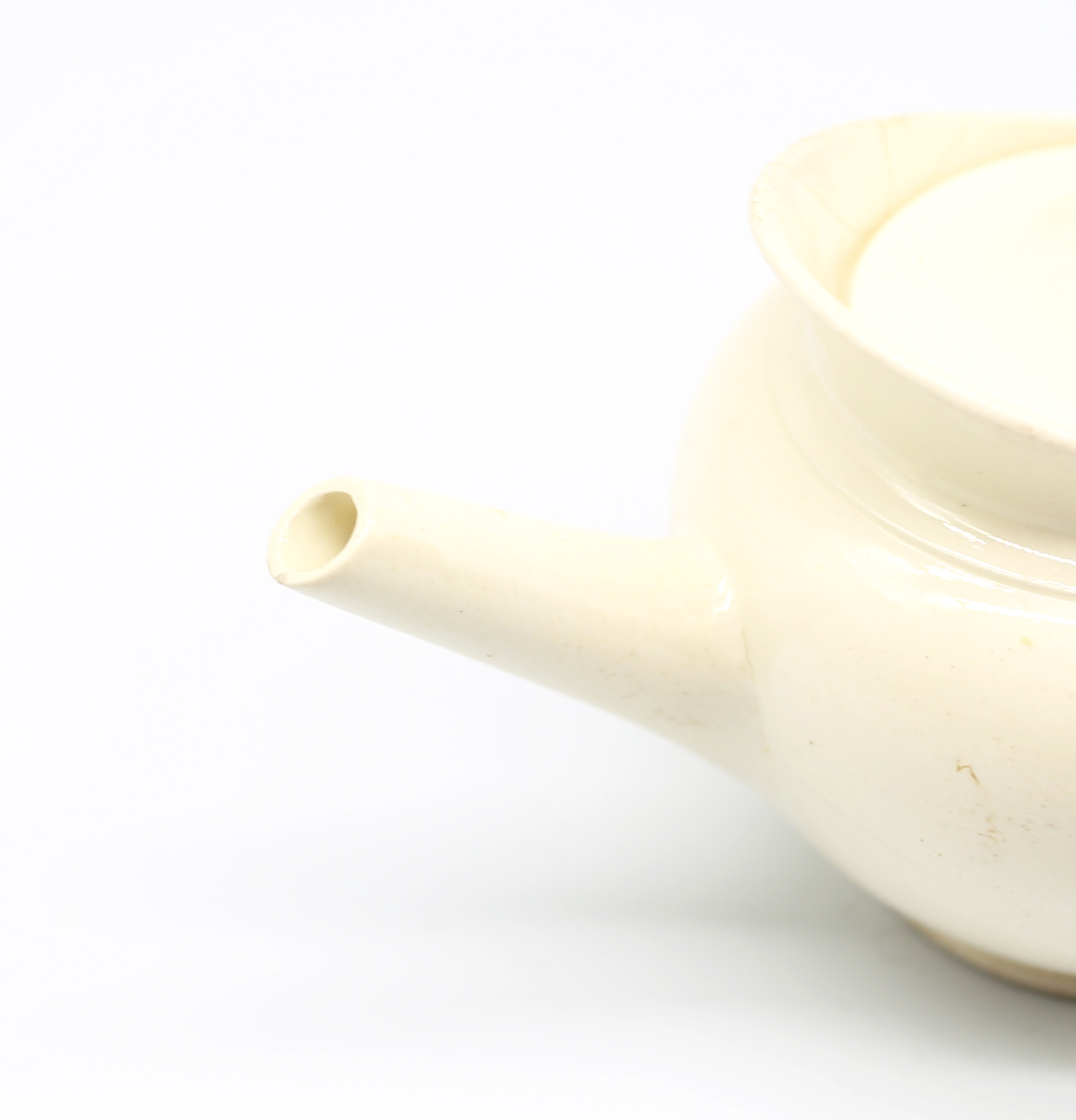 A miniature Wedgwood creamware teapot and cover, with a flared lip. Impressed WEDGWOOD  Circa - Image 5 of 15