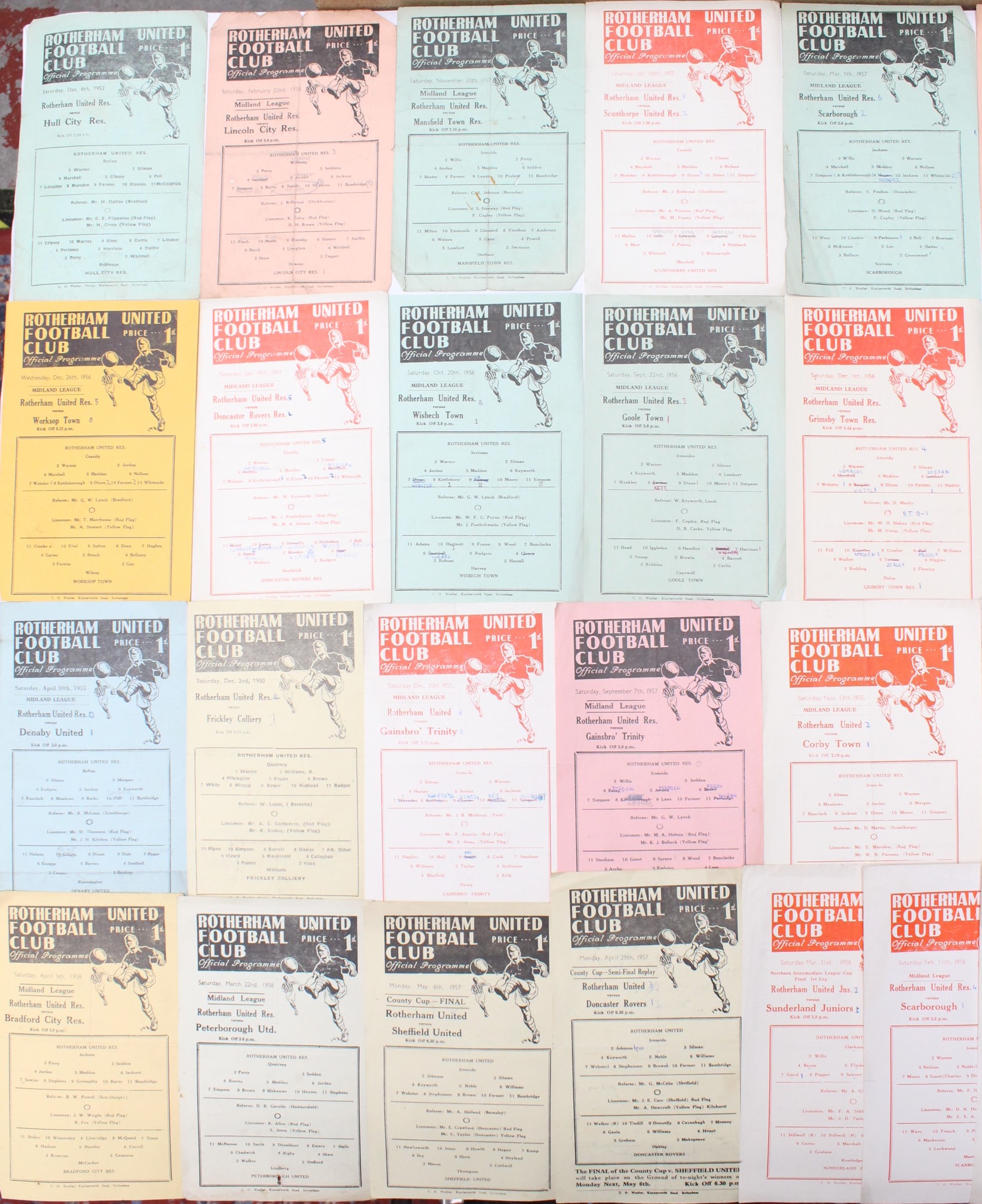 Rotherham United: A collection of approximately forty Rotherham United Reserves single-sheet - Bild 3 aus 3