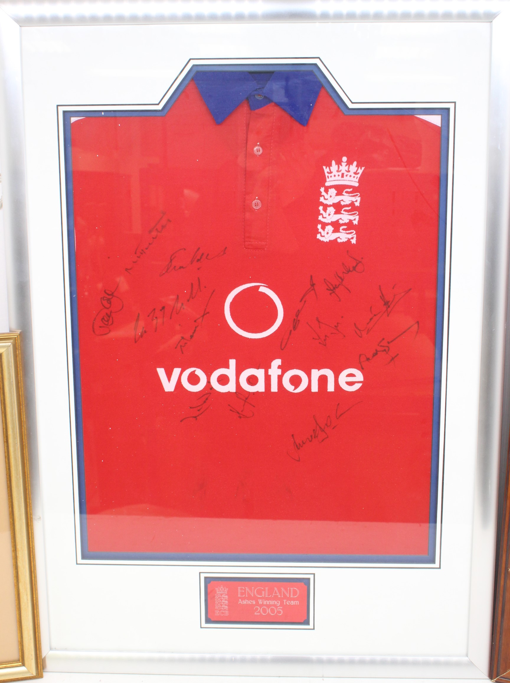 Sporting: A collection of assorted signed sporting memorabilia to include: an Ashes Winning Team - Image 3 of 4