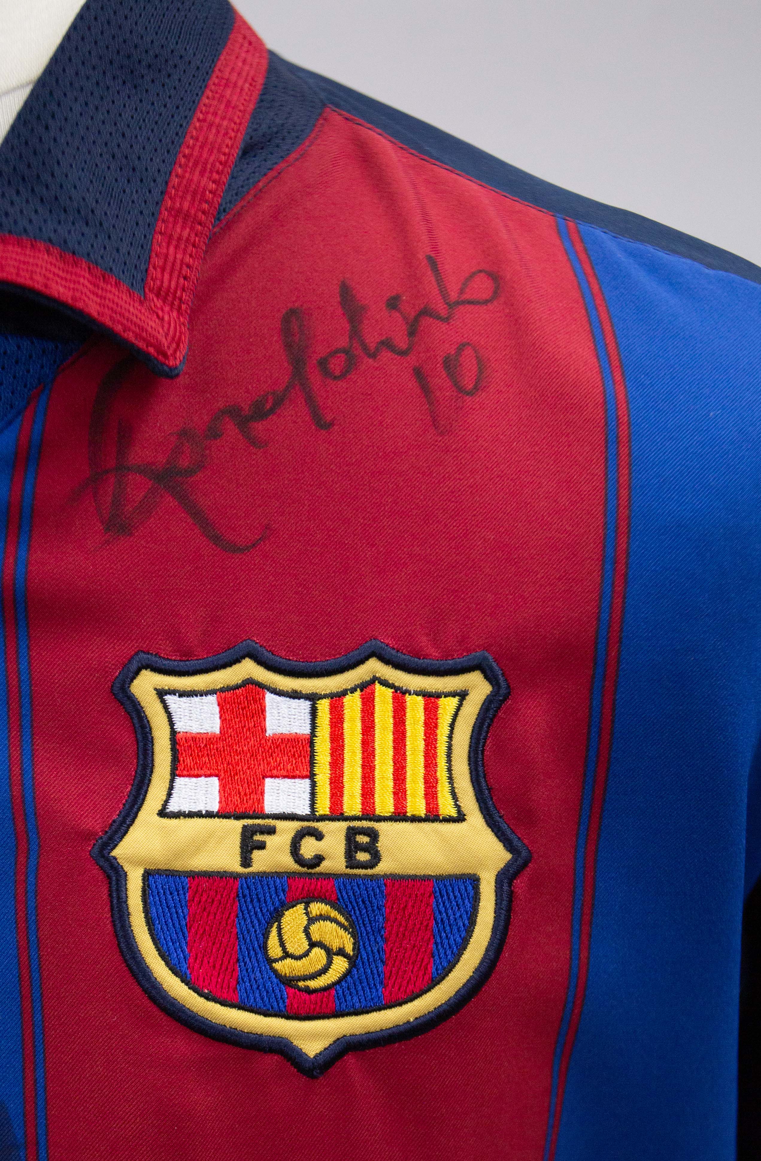 Barcelona: An F.C. Barcelona, match worn football shirt, worn by Gerard Lopez, in the Opening - Bild 3 aus 8