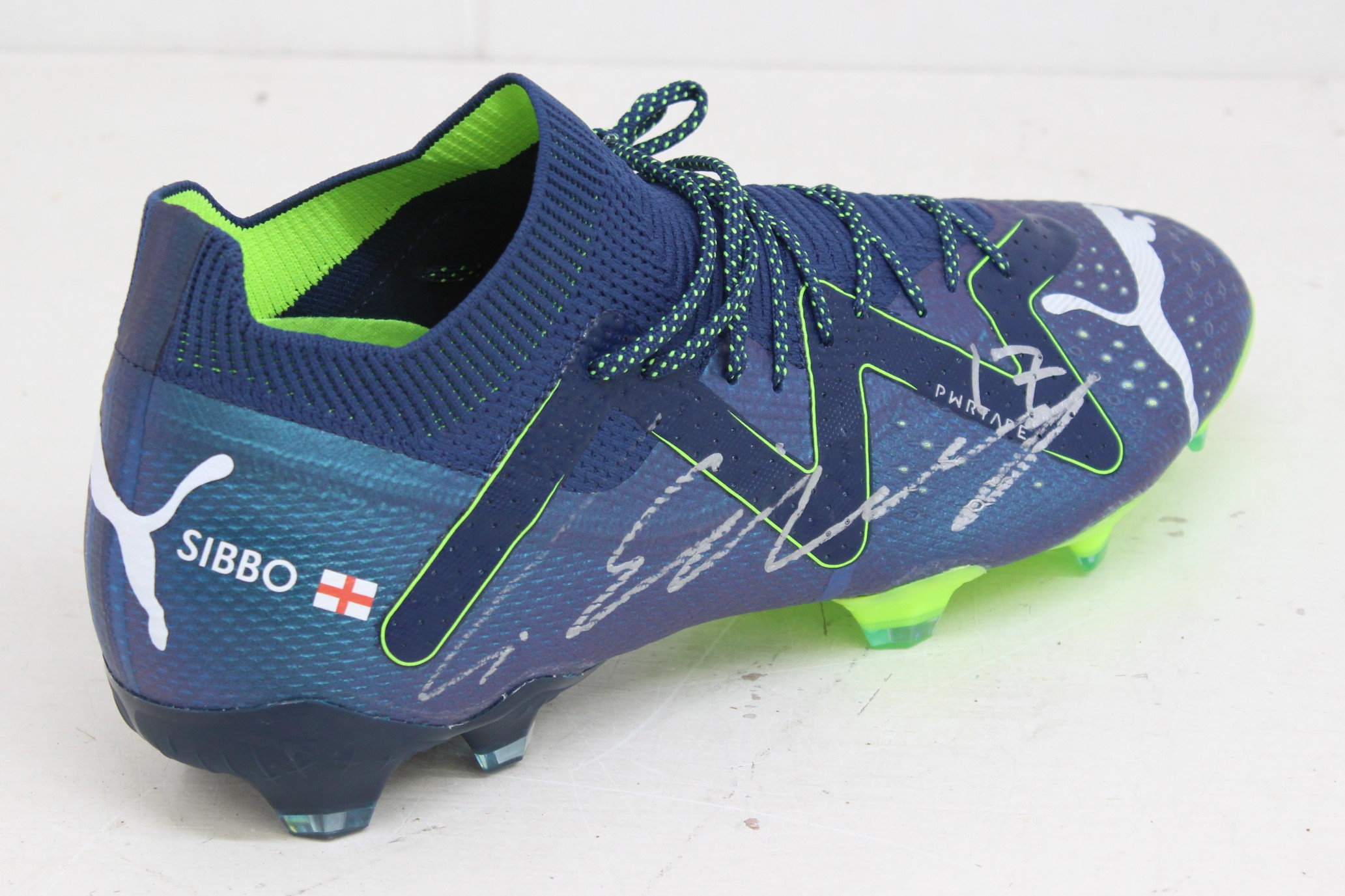 Derby County: A pair of signed Puma football boots, personalised for Louie Sibley, and signed by - Bild 4 aus 5