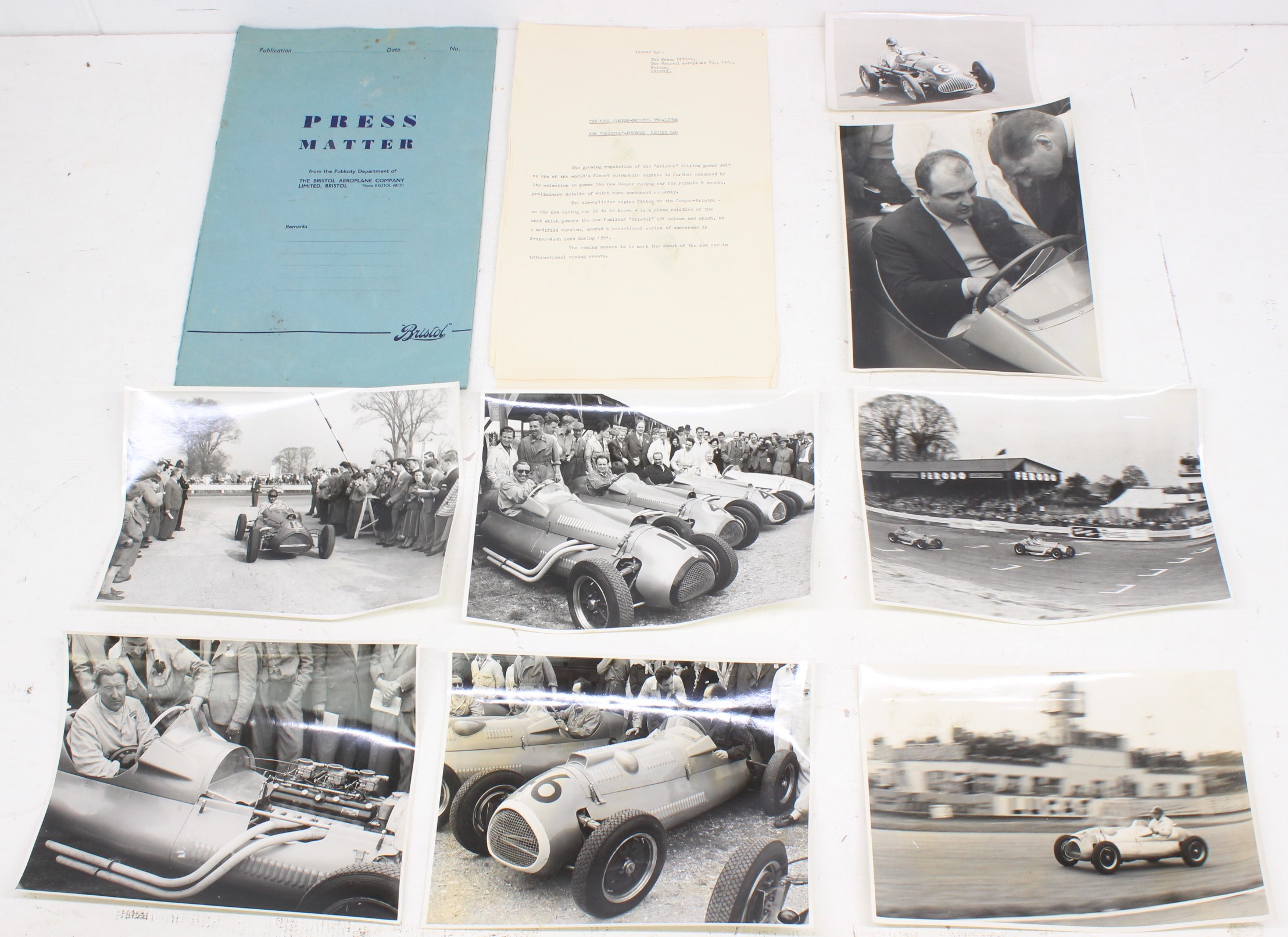 Motorsport: A collection of assorted black and white press photographs of motorsport interest - Bild 4 aus 4