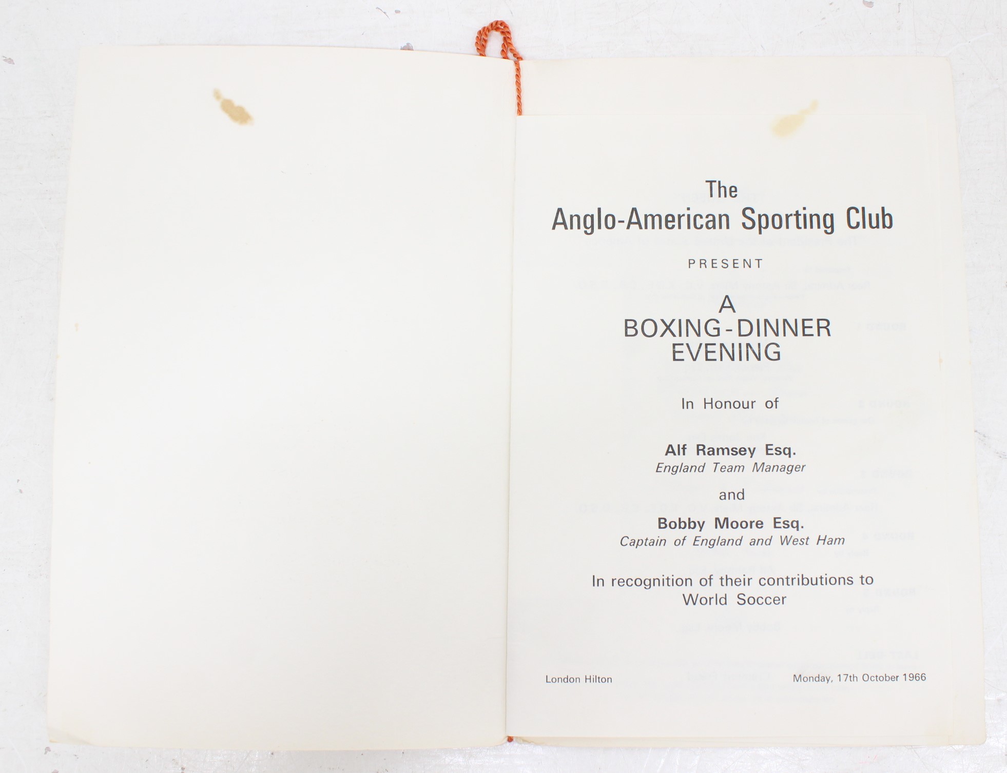 Football: A signed Anglo-American Sporting Club Menu, 17th October 1966, signed by both Bobby Moor - Bild 3 aus 3