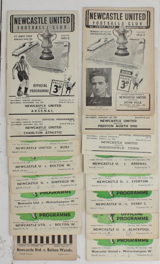 Football: A collection of approximately 40 football programmes to include: Chelsea, Newcastle United - Image 3 of 3