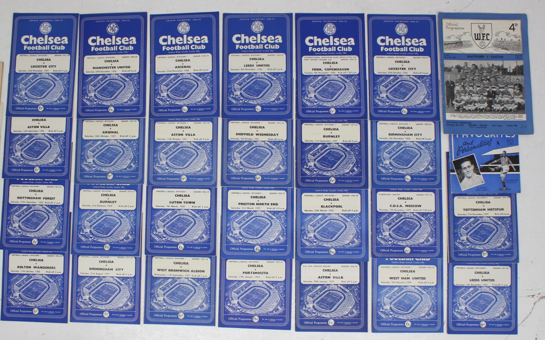 Football: A collection of approximately 40 football programmes to include: Chelsea, Newcastle United - Bild 2 aus 3