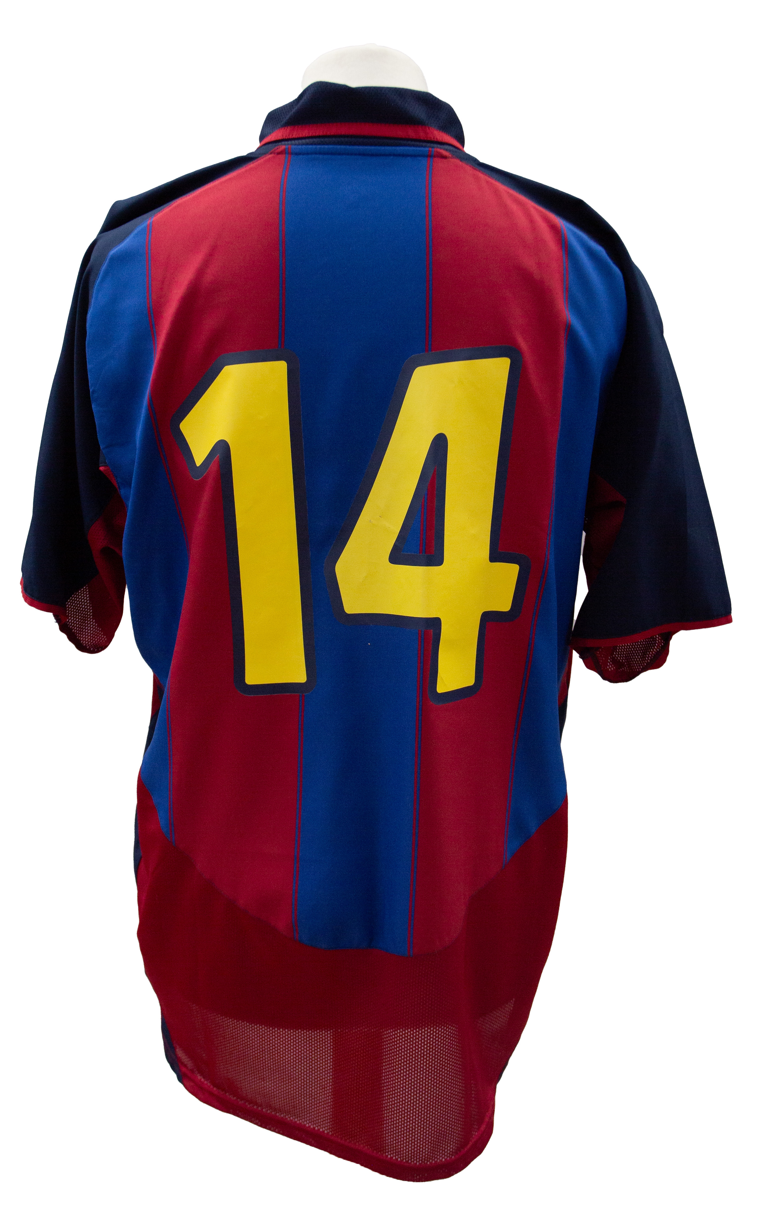 Barcelona: An F.C. Barcelona, match worn football shirt, worn by Gerard Lopez, in the Opening - Bild 2 aus 8