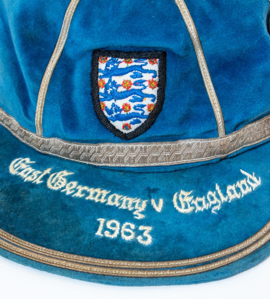 England: An England International Cap, awarded for the game between East Germany and England, June - Bild 2 aus 3