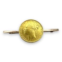 A Victoria British gold full sovereign bar brooch 1878. Featuring the sovereign soldered to an