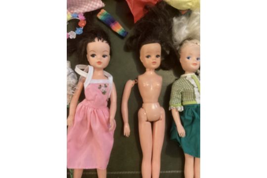 Vintage Sindy Dolls inc Ballerina and 1986 sulky face and Ken and Barbie 1980s selection-Most are - Image 15 of 23