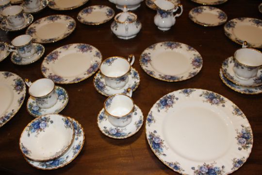 Royal Albert Moonlight Rose mostly complete Dinner service, good condition with no noticeable - Image 4 of 10