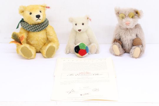 Steiff: A collection of three assorted Steiff bears to comprise: EAN 421389, Limited Edition No. - Image 1 of 2